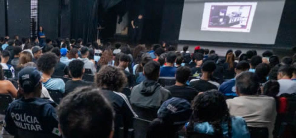 Palestra no Gama orienta estudantes sobre cyberbullying e segurança na internet