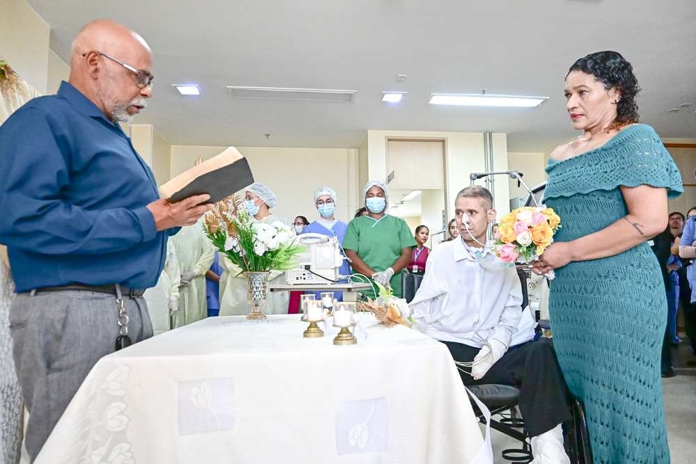 (Fotos) Casamento é celebrado na UTI do Hospital Regional de Santa Maria