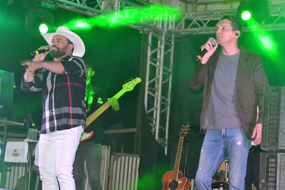 (Fotos) Pedro Paulo & Matheus agitam a noite de sábado no Hamburgadas BSB, em Santa Maria